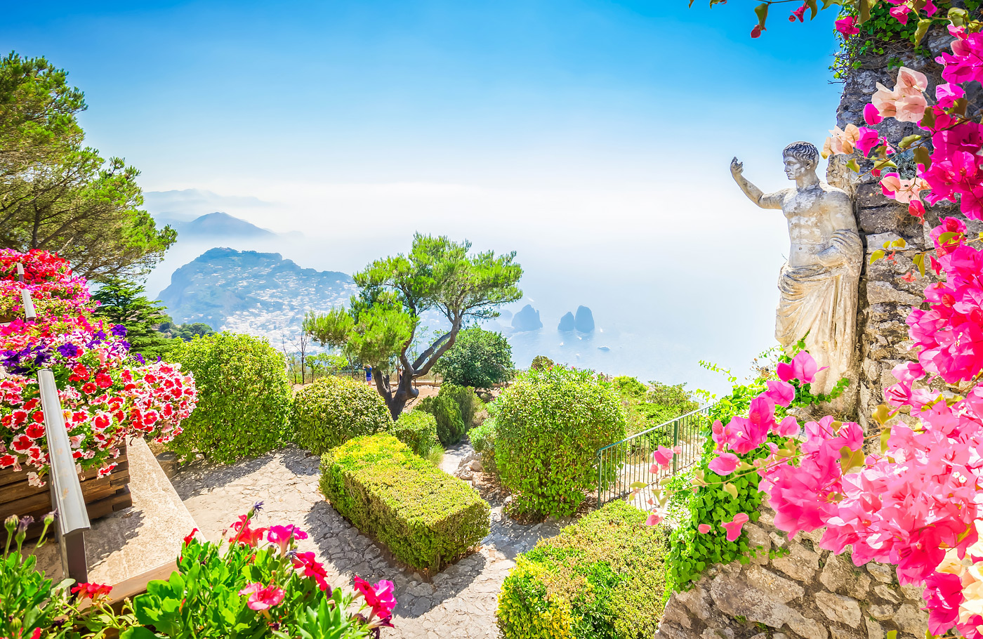 Reis per comfort-class touringcar, compleet verzorgd, Maaskant Reizen Met o.a. Montecassiono, Pompeï, Napels, Sorrento, Maiori en de Amalfikust