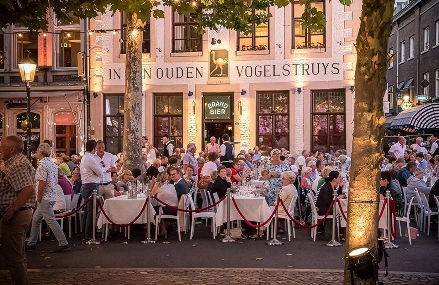 André Rieu op het vrijthof, terrasarrangement van Maaskant Reizen met diner en reis per tourist-class touringcar