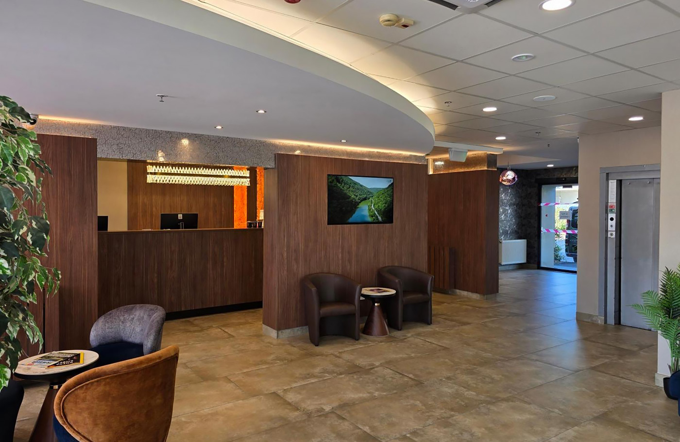 Met Maaskant Reizen, per comfort-class touringcar naar Betoverend Boedapest Met o.a. Boedapest, Donauknie, Szentendre en Kasteel Gödöllö