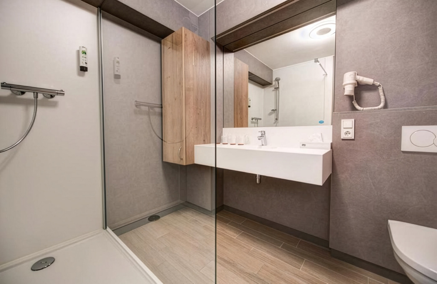 5-daagse reis per comfort-class touringcar naar Clervaux in Luxemburg, Met o.a. Vianden, Echternach, het Müllerthal en Luxemburg Stad