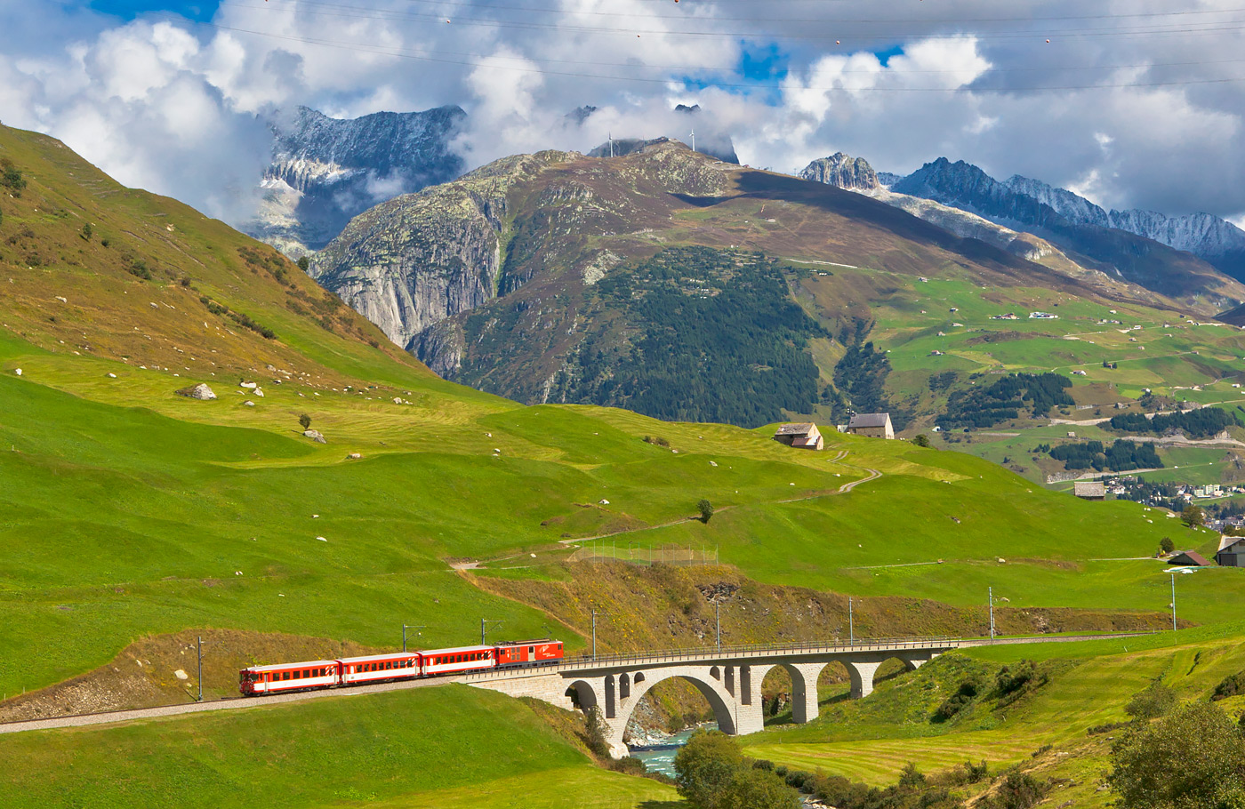 7-daagse reis per comfort-class touringcar van Maaskant Reizen; Zwitserland per bus en trein Busreis Zwitserland met treinreizen over Berninapas en Glacier Traject