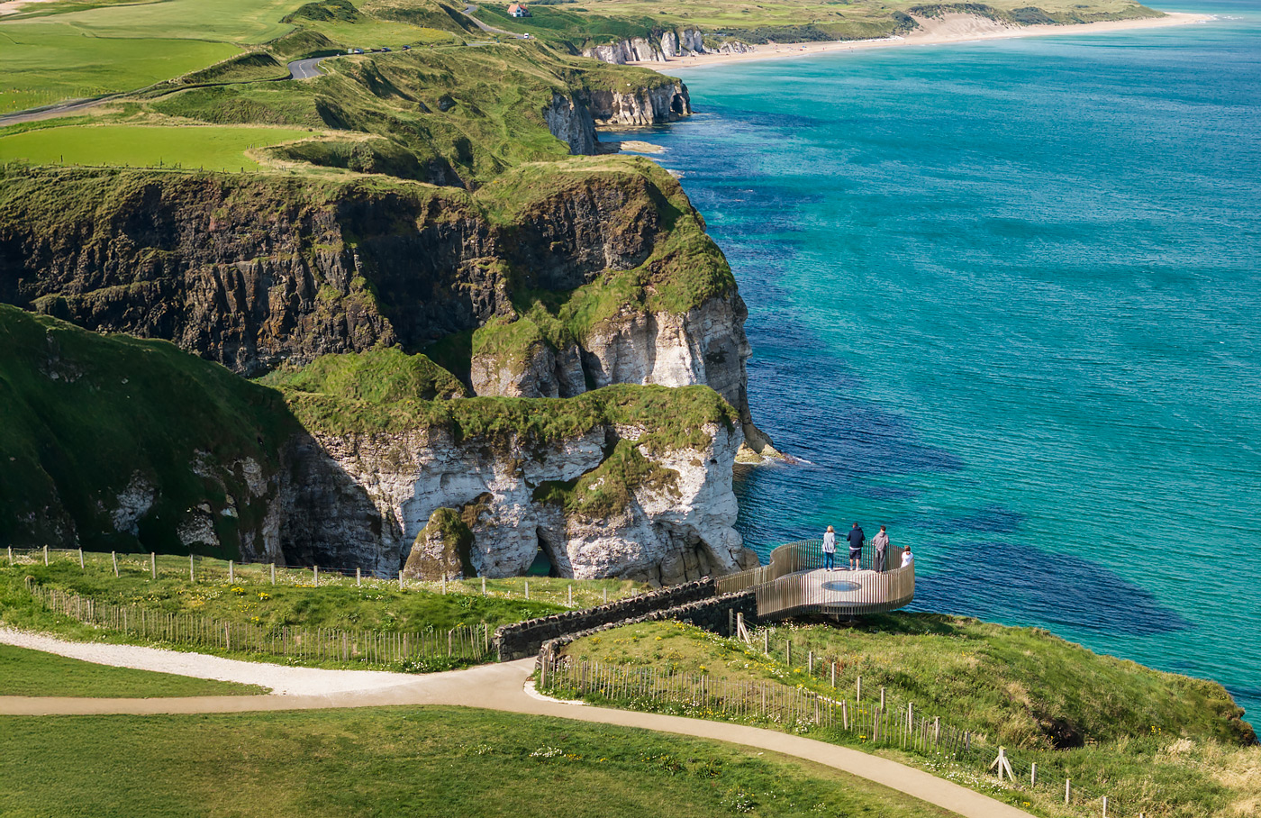 Met Maaskant Reizen maakt u de trip Prachtige Ierse Kusten Busreis Ierland met o.a. Belfast, Titanic-Belfast, Dublin, Giant’s Causeway, Ring of Kerry en Cliffs of Moher.