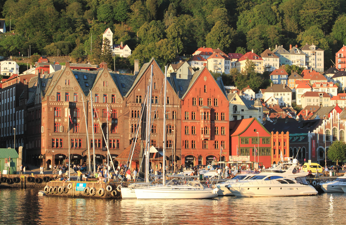 Busrondreis per comfort-class touringcar door Scandinavië met o.a. Noordkaap en Lofoten Met o.a. Stockholm, Poolcirkelcentrum, Santa Claus Village en Lapland.