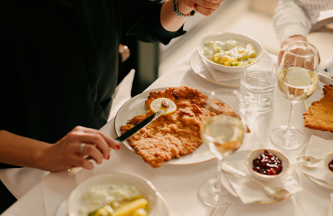 Met Maaskant Reizen, per comfort-class touringcar naar Romantisch Wenen & Wienerwald Met o.a. Wenen, Regensburg, Salzburg, Schönbrunn, Hofburg, Donauturm, Melk en Wienerwald.