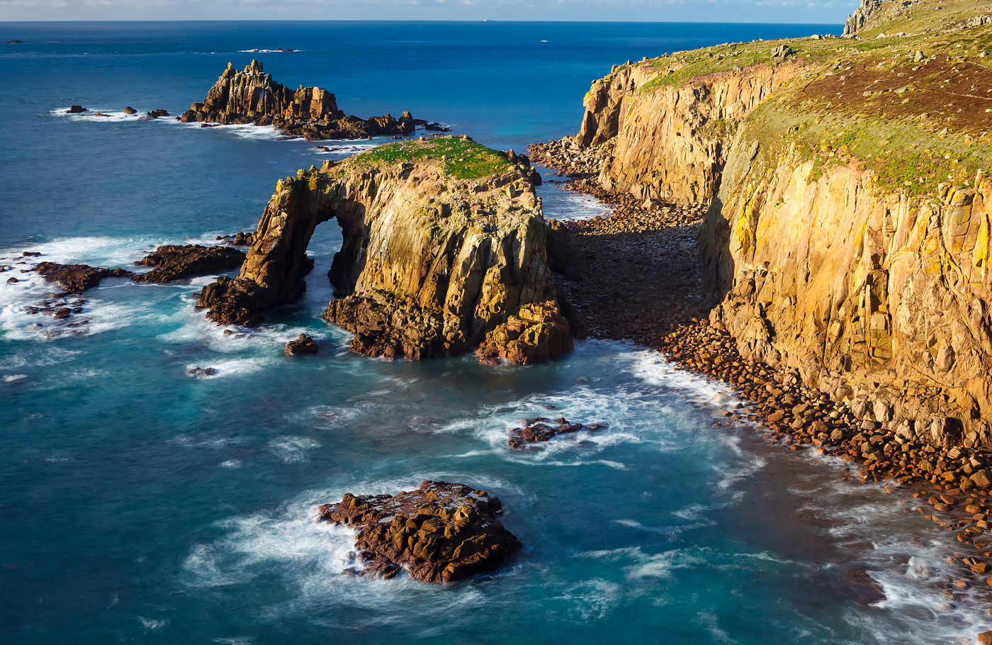 Met Maaskant Reizen per comfort-class touringcar naar Cornwall met Isle of Wight Met o.a. Southampton, Exeter, St. Michael's Mount, Tintagel, Land's End, Dartmoor en Plymouth.