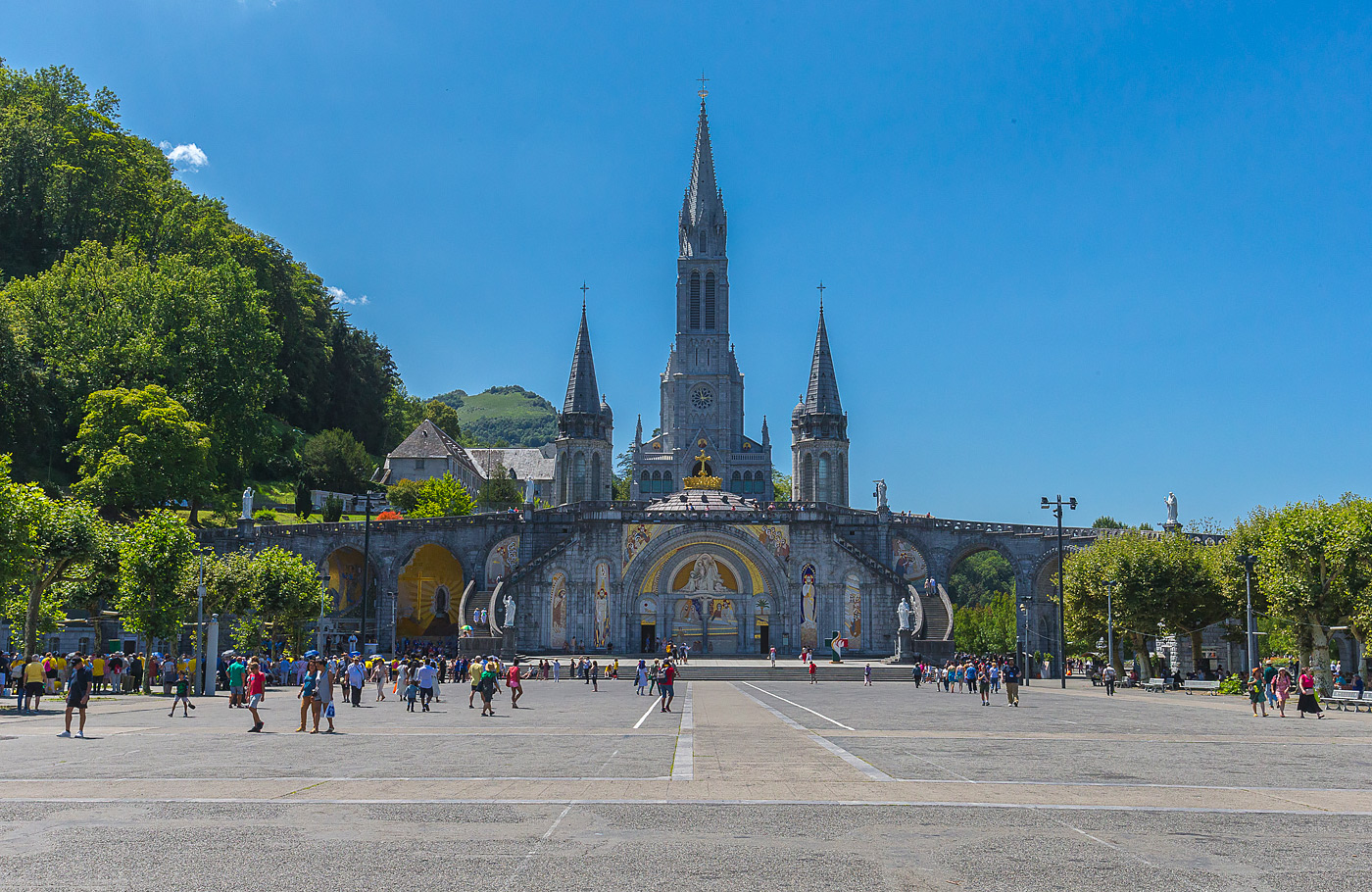 7-daagse comfort-class Busreis Lourdes met stadswandeling in Lourdes, internationale mis & middagtocht Pyreneeën!