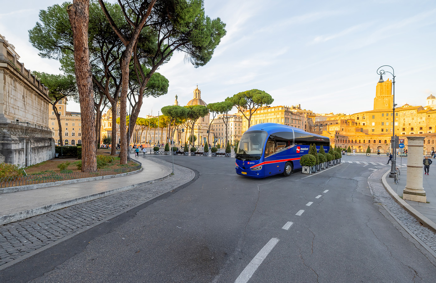 Maaskant Reizen, busreis Rome met Vaticaanstad, reis per luxe comfort-class touringcar waarbij we bezoeken brengen aan o.a. Vaticaans Museum, Sixtijnse Kapel, St. Pieter, Frascati, Castel Gandolfo en Assisi