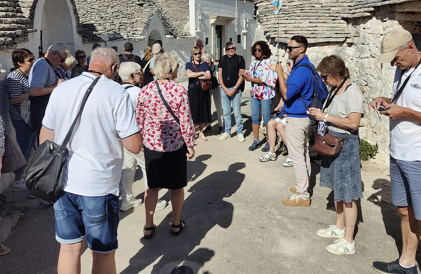 Rondreis Apulië, Maaskant Reizen, rondreis per luxe comfort-class touringcar we bezoeken o.a. Lecce, Alberobello, Cisternino, Monopoli, Polignano, Matera en Bari.