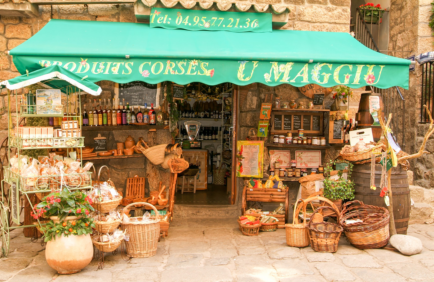 rondreis per comfort-class touringcar Met o.a. Cap Corse, Les Calanches, Ajaccio, Bonifacio, Nuoro, La Maddalena en de Costa Smeralda