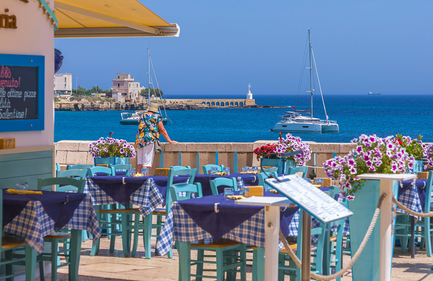 Rondreis Apulië, Maaskant Reizen, rondreis per luxe comfort-class touringcar we bezoeken o.a. Lecce, Alberobello, Cisternino, Monopoli, Polignano, Matera en Bari.