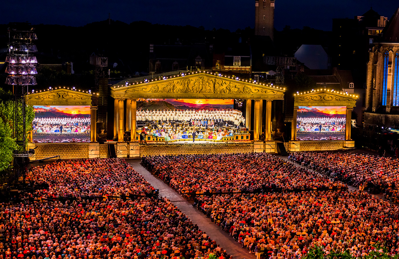 André Rieu op het vrijthof, pleinarrangement van Maaskant Reizen met zitplaats op het Vrijthof en reis per tourist-class touringcar