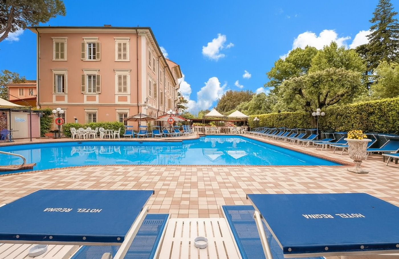 Maaskant Reizen, Busreis per comfort-class touringcar naar Toscane, geheel verzorgd met o.a. Cinque Terre, Pisa, Siëna, Florence, Volterra, Lucca & San Gimignano!