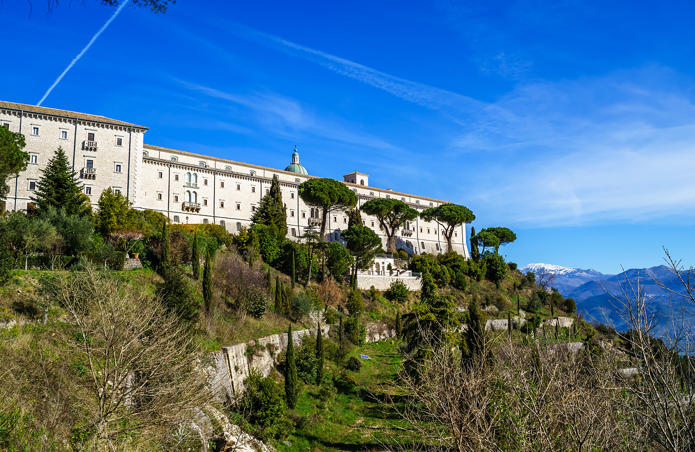 Reis per comfort-class touringcar, compleet verzorgd, Maaskant Reizen Met o.a. Montecassiono, Pompeï, Napels, Sorrento, Maiori en de Amalfikust