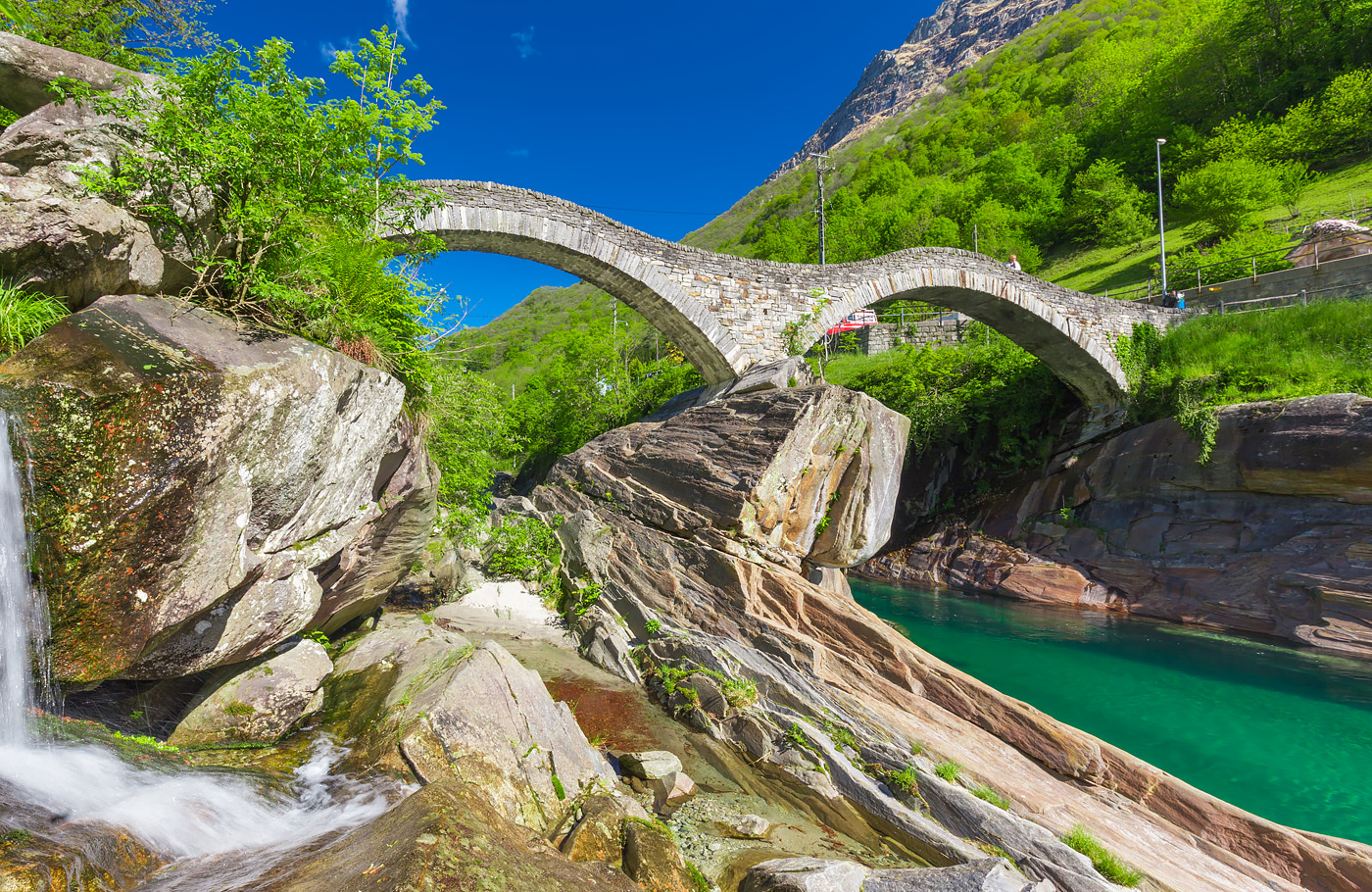 Comfort-class touringcar, busreis, Maaskant Reizen, Met o.a. Cannobio, Stresa, Orta San Giulio en de Borromeïsche eilanden