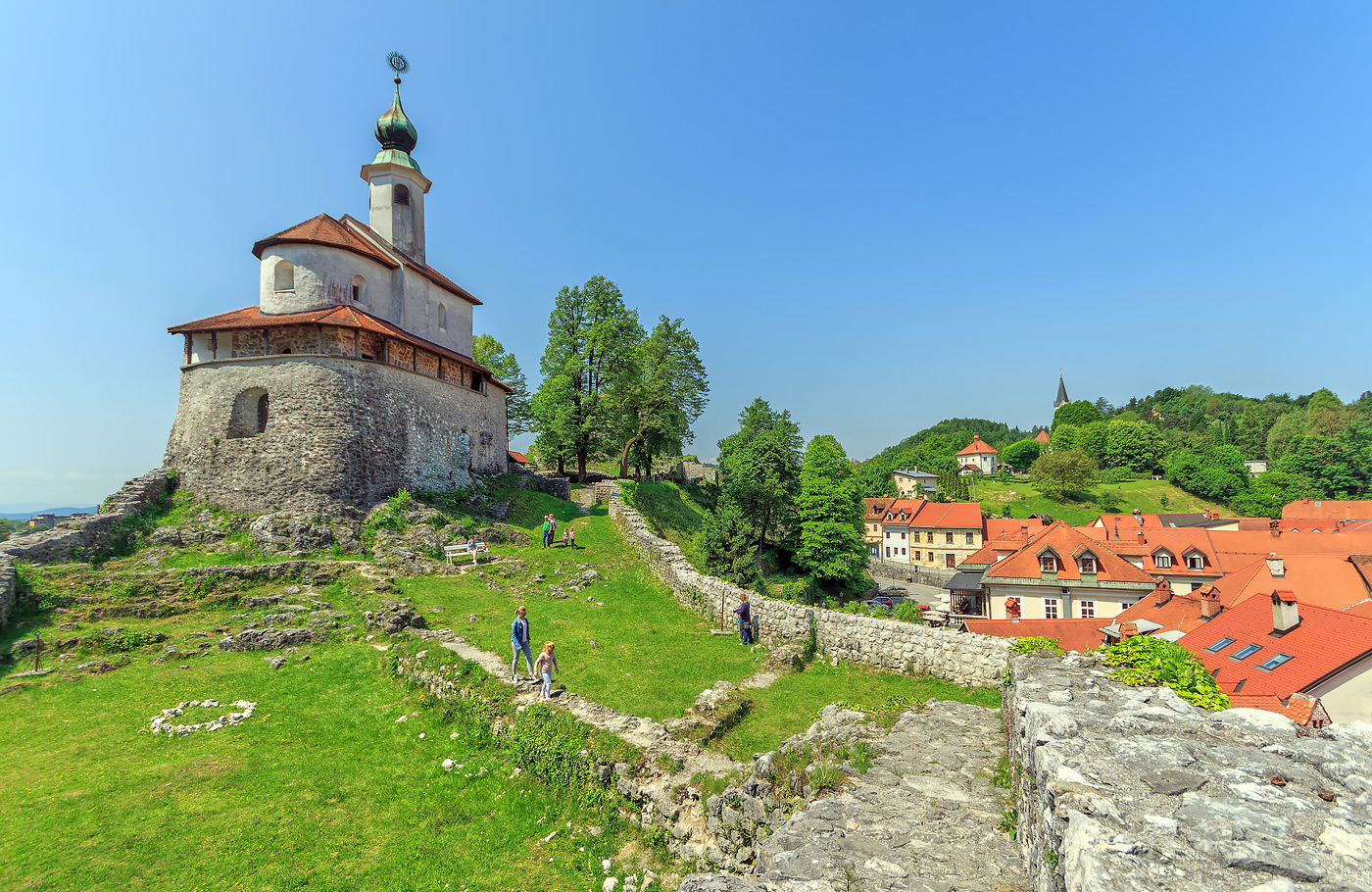 Excursiereis van Maaskant Reizen, per comfort-class touringcar Het meer van Bohinj & Sloveense Alpen Met o.a. Ljubljana, Postojna, Sloveense Alpen, Bled, Wörthersee en Klagenfurt