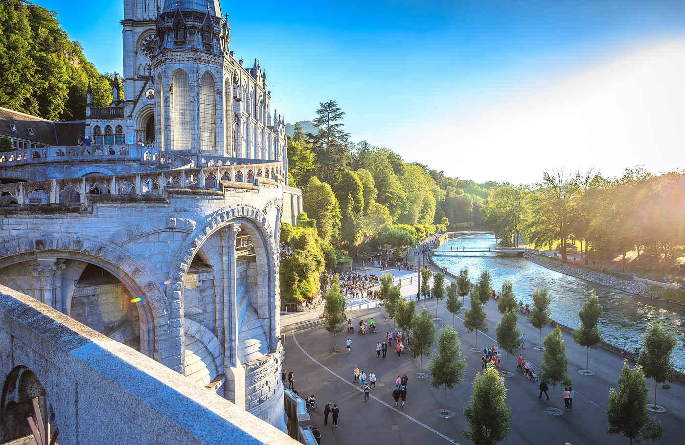 7-daagse comfort-class Busreis Lourdes met stadswandeling in Lourdes, internationale mis & middagtocht Pyreneeën!