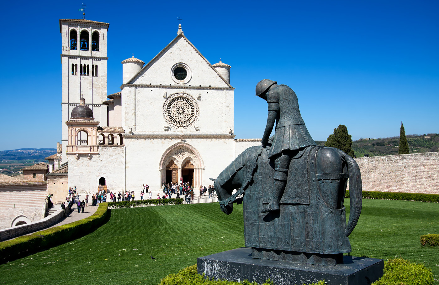Maaskant Reizen, busreis Rome met Vaticaanstad, reis per luxe comfort-class touringcar waarbij we bezoeken brengen aan o.a. Vaticaans Museum, Sixtijnse Kapel, St. Pieter, Frascati, Castel Gandolfo en Assisi