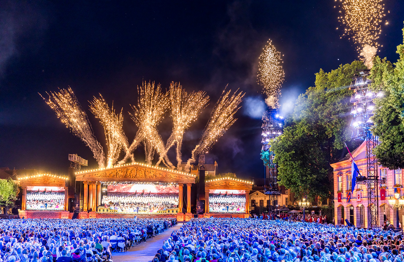André Rieu op het vrijthof, pleinarrangement van Maaskant Reizen met zitplaats op het Vrijthof en reis per tourist-class touringcar