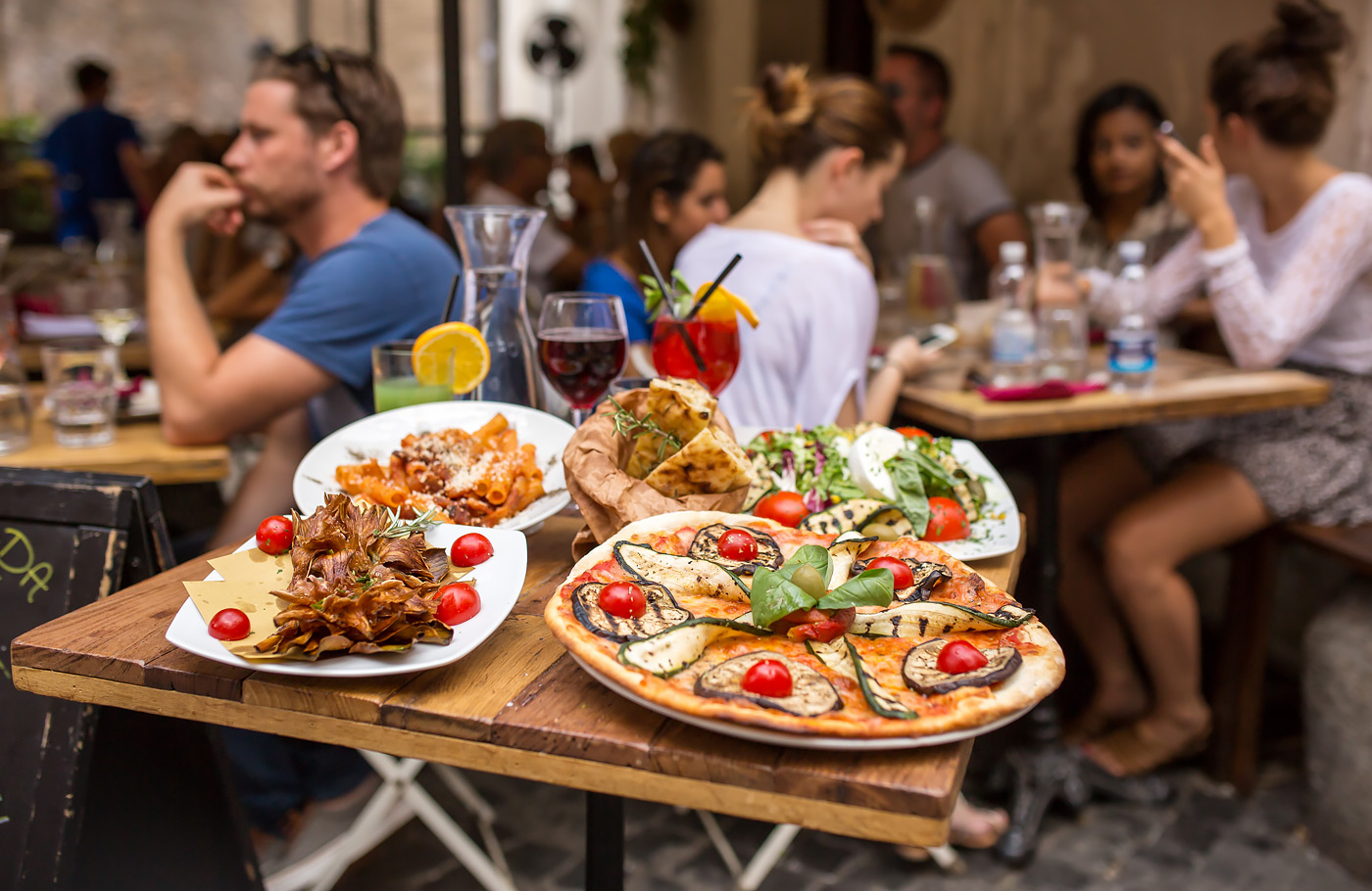Reis per comfort-class touringcar, compleet verzorgd, Maaskant Reizen Met o.a. Montecassiono, Pompeï, Napels, Sorrento, Maiori en de Amalfikust