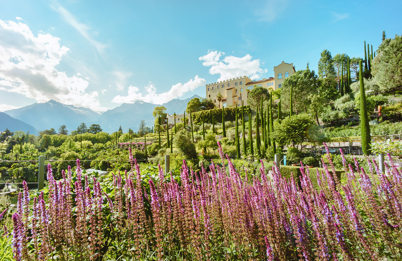 Busreis Zuid-Tirol met het Gardameer, Malcésine, Bassano del Grappa, Padua, Merano, Trento en Innsbruck. Maaskant Reizen, Noord-Italië, Comfort-class touringcar