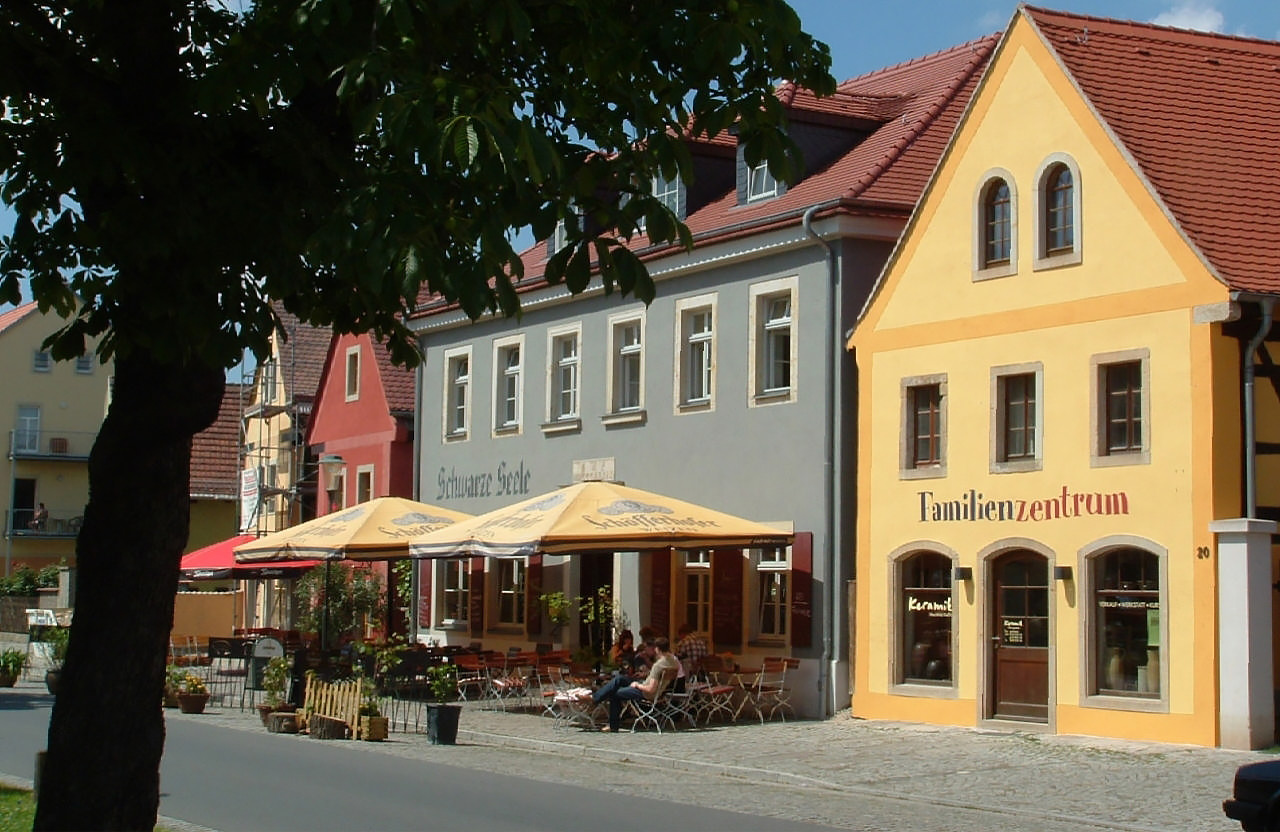 Per comfort-class touringcar van Maaskant Reizen naar Het Ertsgebergte en Saksische zilverroute Busreis Duitsland met o.a. Annaberg-Buchholz, Seiffen, Freiberg, Dresden, Schneeberg en Karlovy Vary