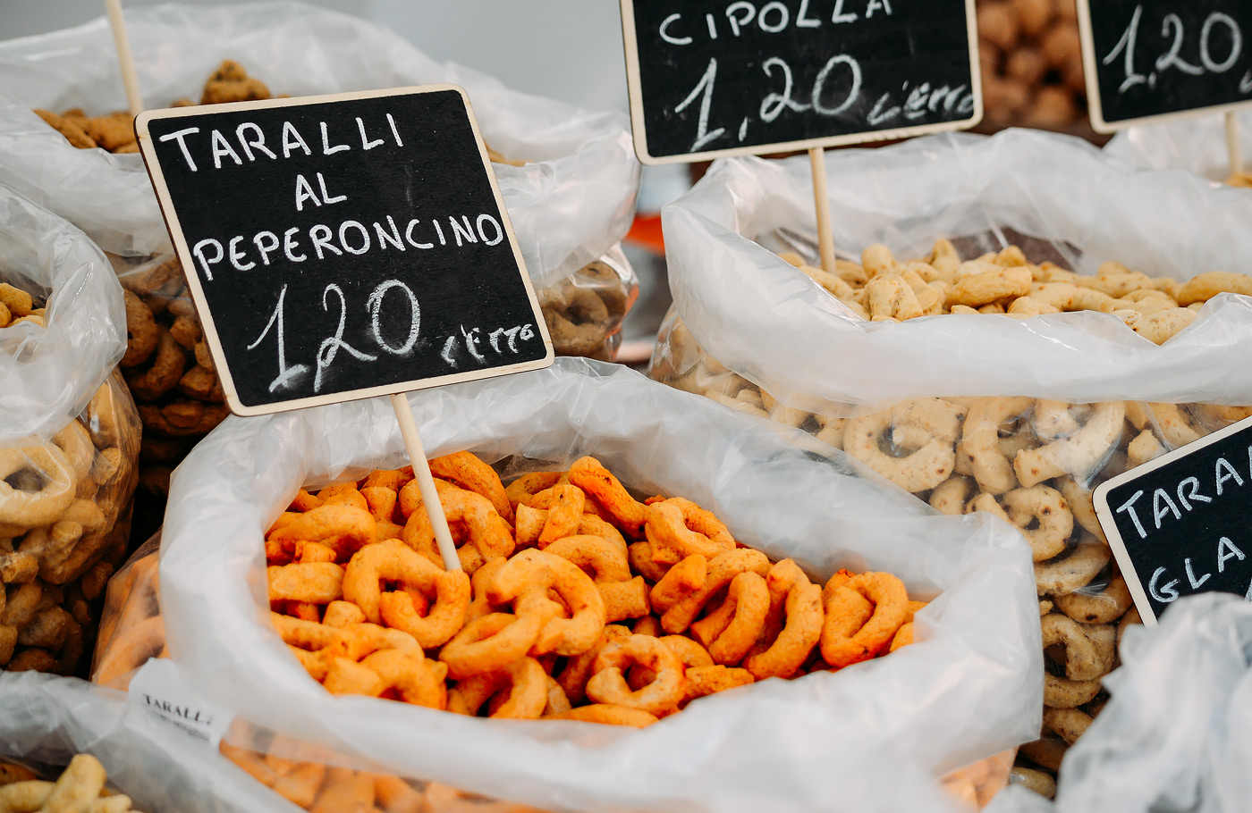 Rondreis Apulië, Maaskant Reizen, rondreis per luxe comfort-class touringcar we bezoeken o.a. Lecce, Alberobello, Cisternino, Monopoli, Polignano, Matera en Bari.