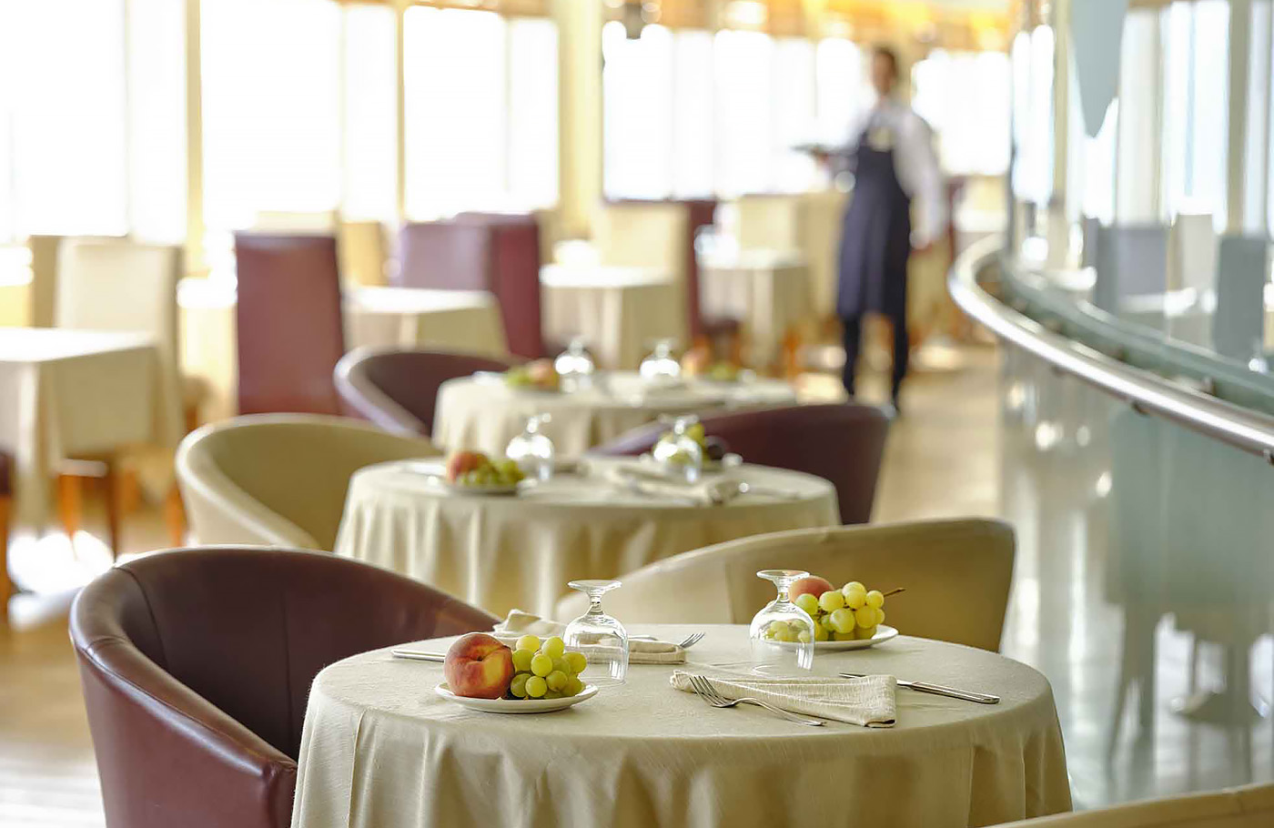 Busreis per comfort-class touringcar, compleet verzorgd Met o.a. Palermo, Cefalù, Ragusa, Syracusa, Roccella Ionica, Tropea en Cosenza