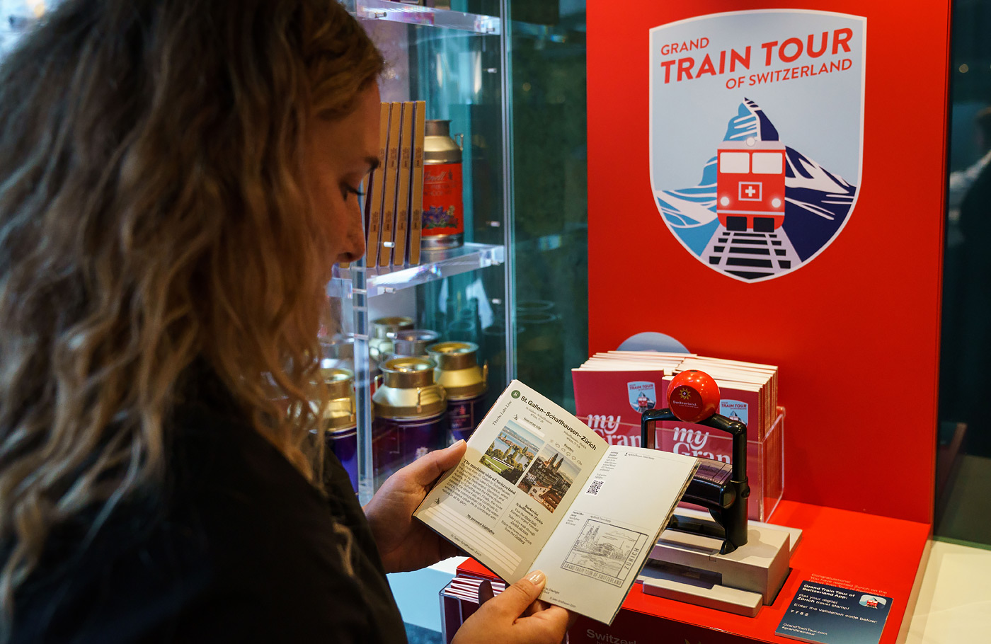 Per comfort-class touringcar van Maaskant Reizen naar Hoogtepunten van Zwitserland, 12 daagse ultieme rondreis  Met o.a. 3 treinreizen, Grindelwald, Zermatt, Davos, Chur, Lago Maggiore en Zürich