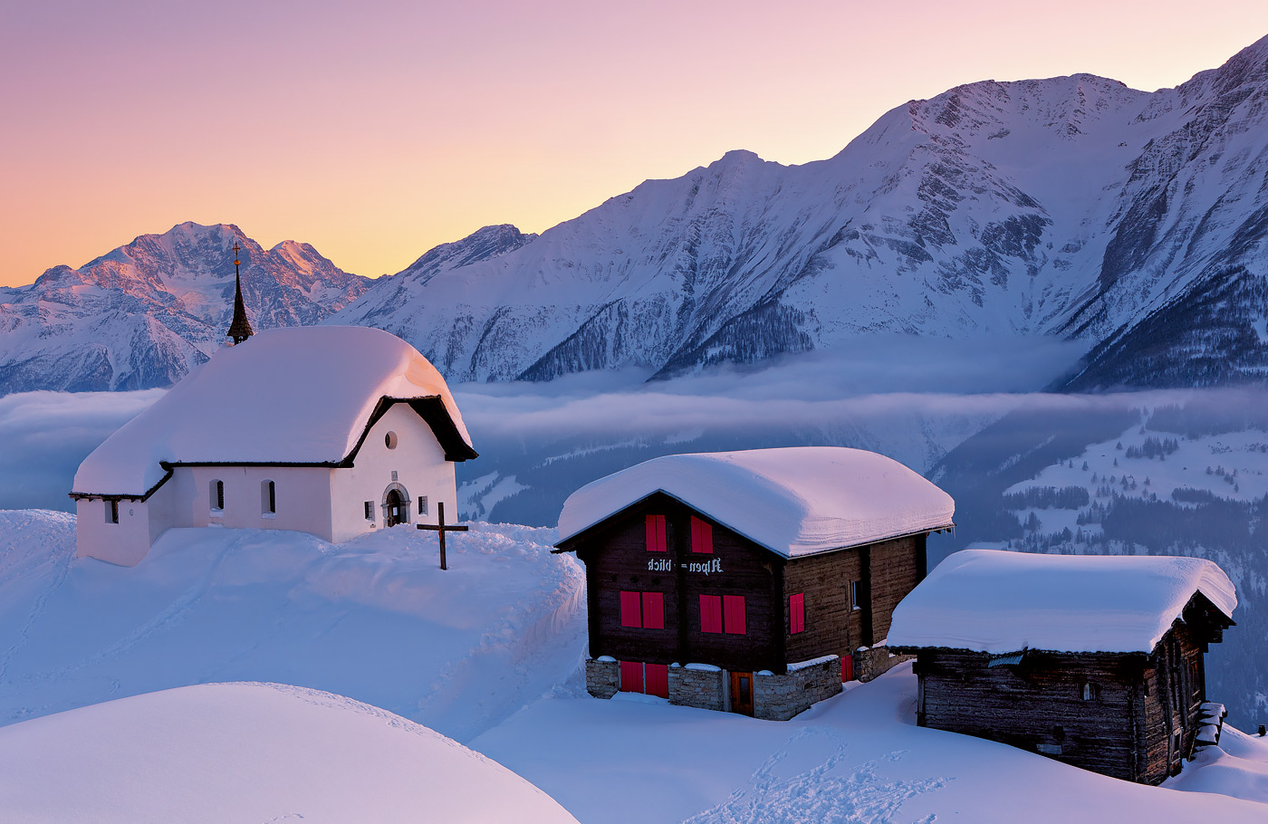 Per comfort-class touringcar van Maaskant Reizen naar Winters Zwitserland per bus en trein Busreis Zwitserland met treinreis over het Glacier Traject en excursies naar Appenzell, Werdenberg, Davos en Klosters