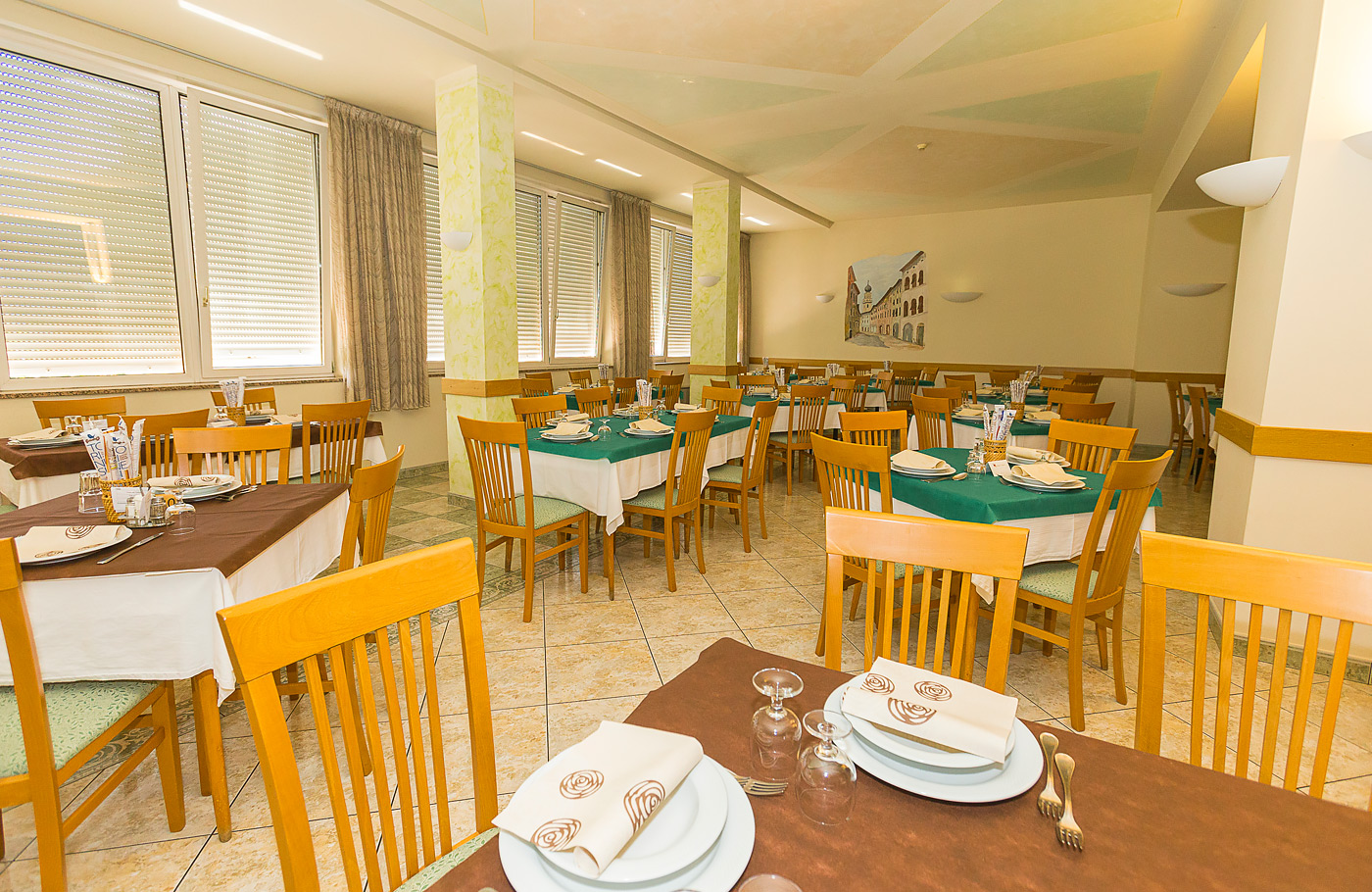 Busreis Zuid-Tirol met het Gardameer, Malcésine, Bassano del Grappa, Padua, Merano, Trento en Innsbruck. Maaskant Reizen, Noord-Italië, Comfort-class touringcar