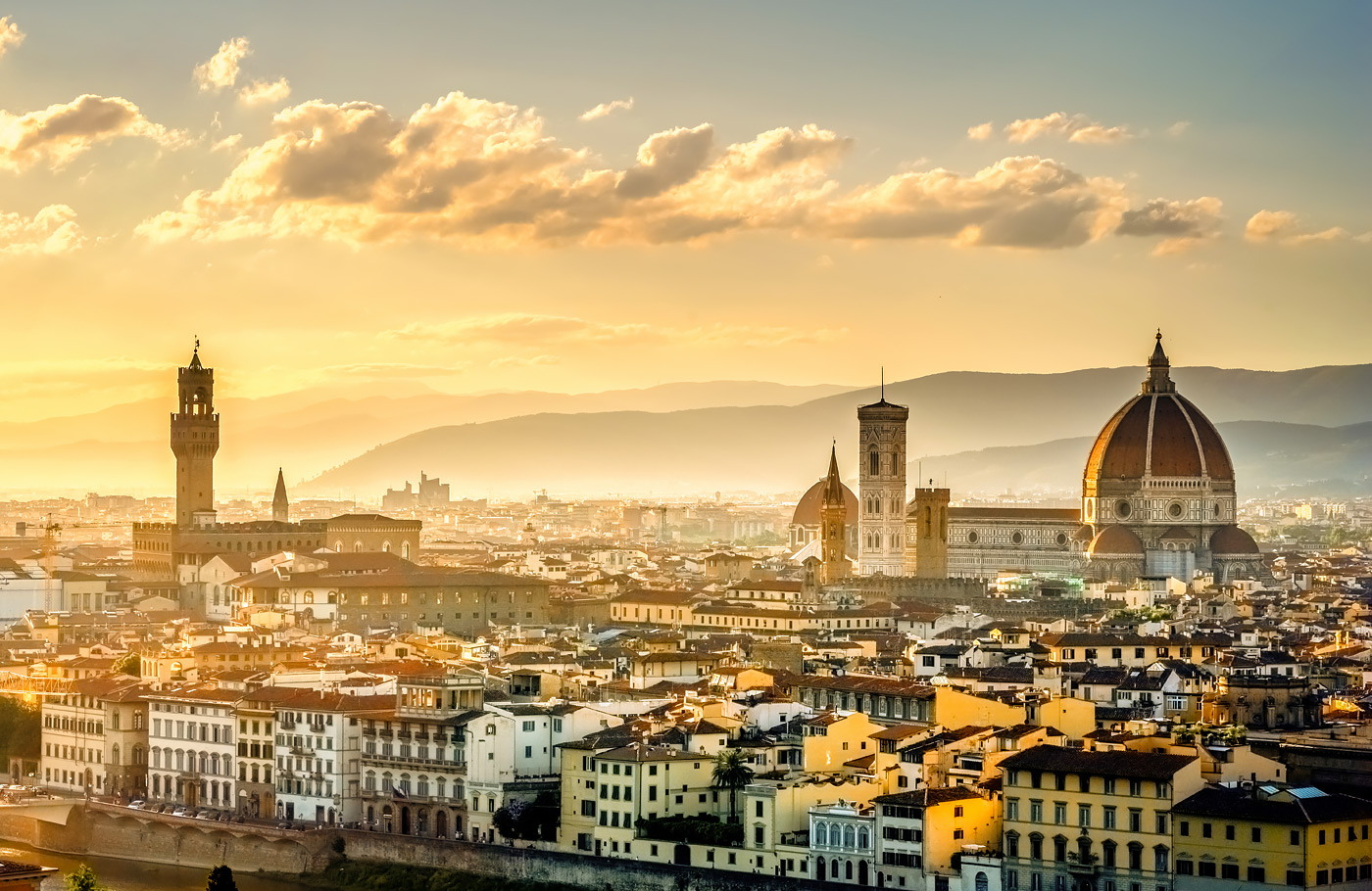 Maaskant Reizen, Busreis per comfort-class touringcar naar Toscane, geheel verzorgd met o.a. Cinque Terre, Pisa, Siëna, Florence, Volterra, Lucca & San Gimignano!